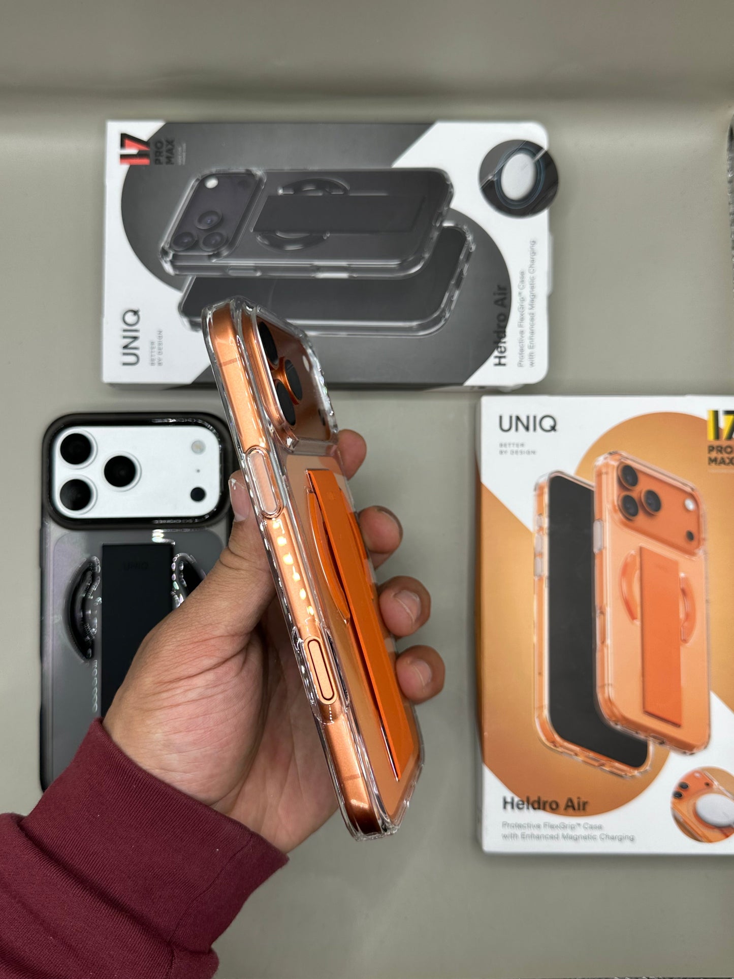 Uniq Heldro Air 17 Pro
