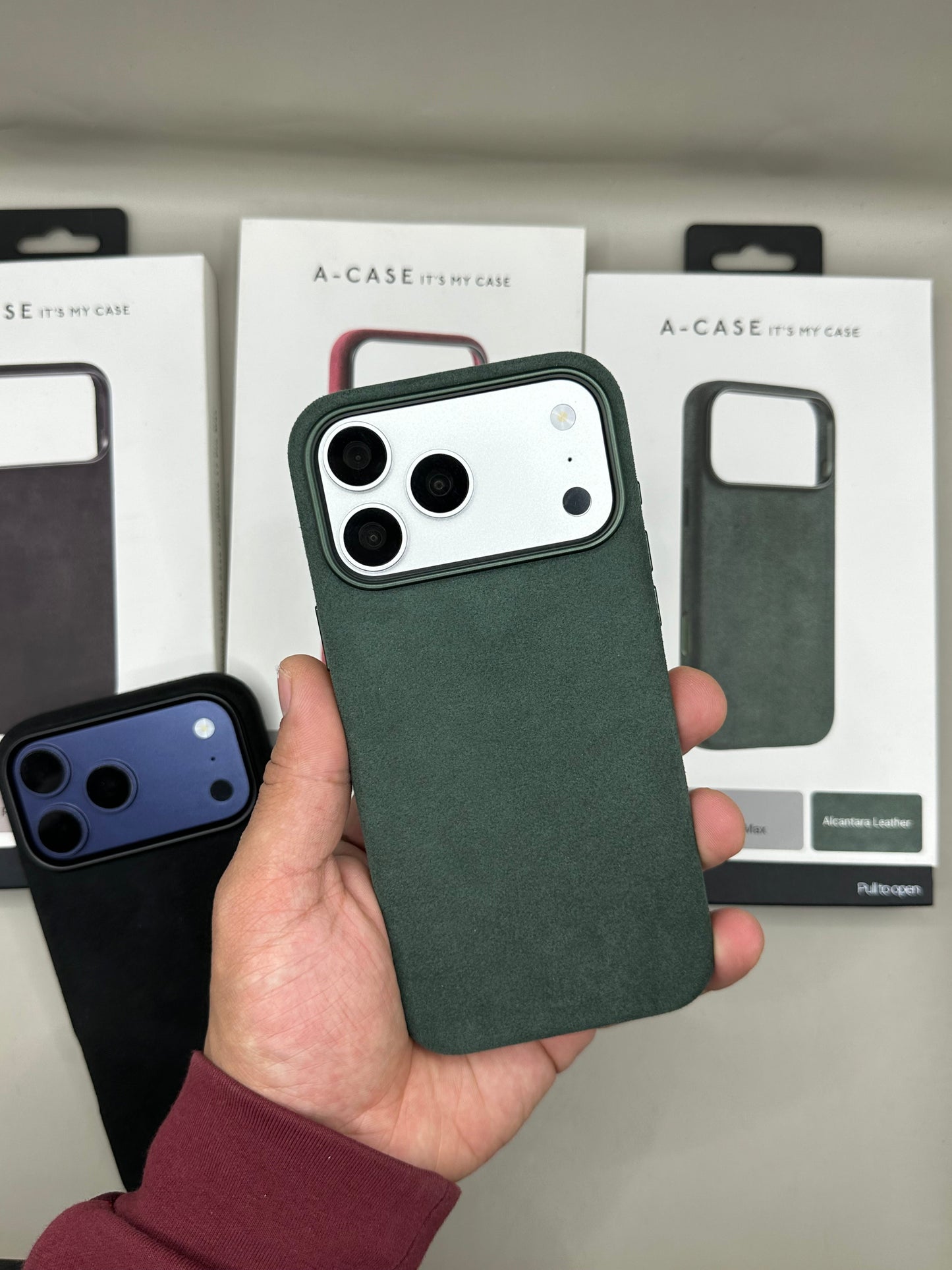 A-Case Alcantara 17 Pro Max