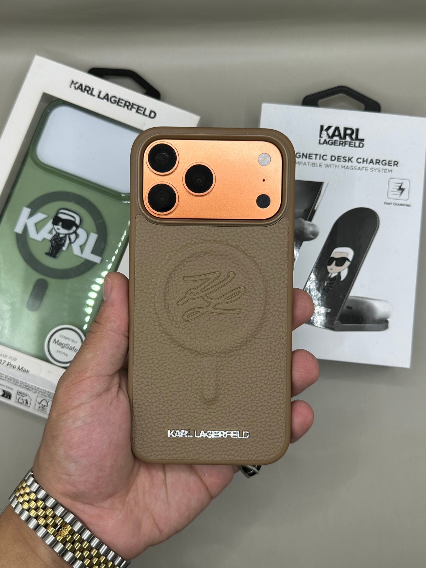 Karl Lagerfeld  17 Pro Max