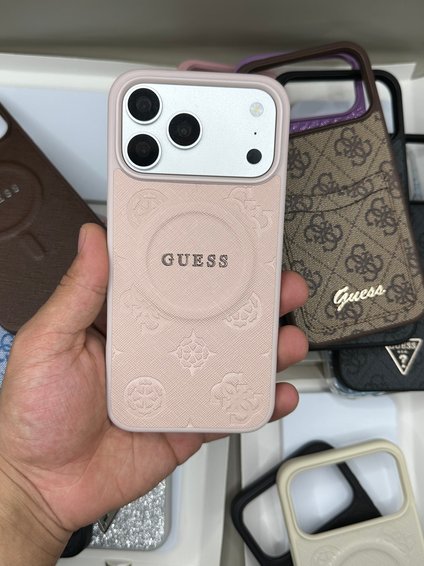 GUESS 17 PROMAX