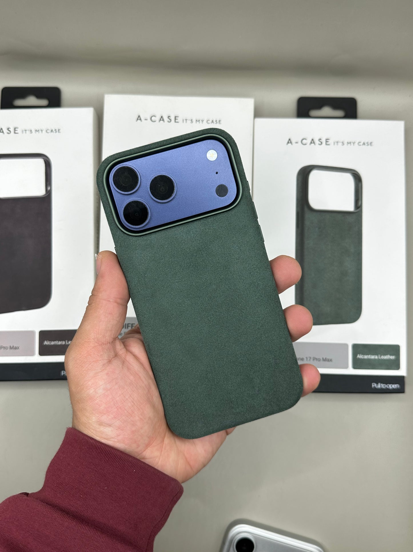 A-Case Alcantara 17 Pro Max