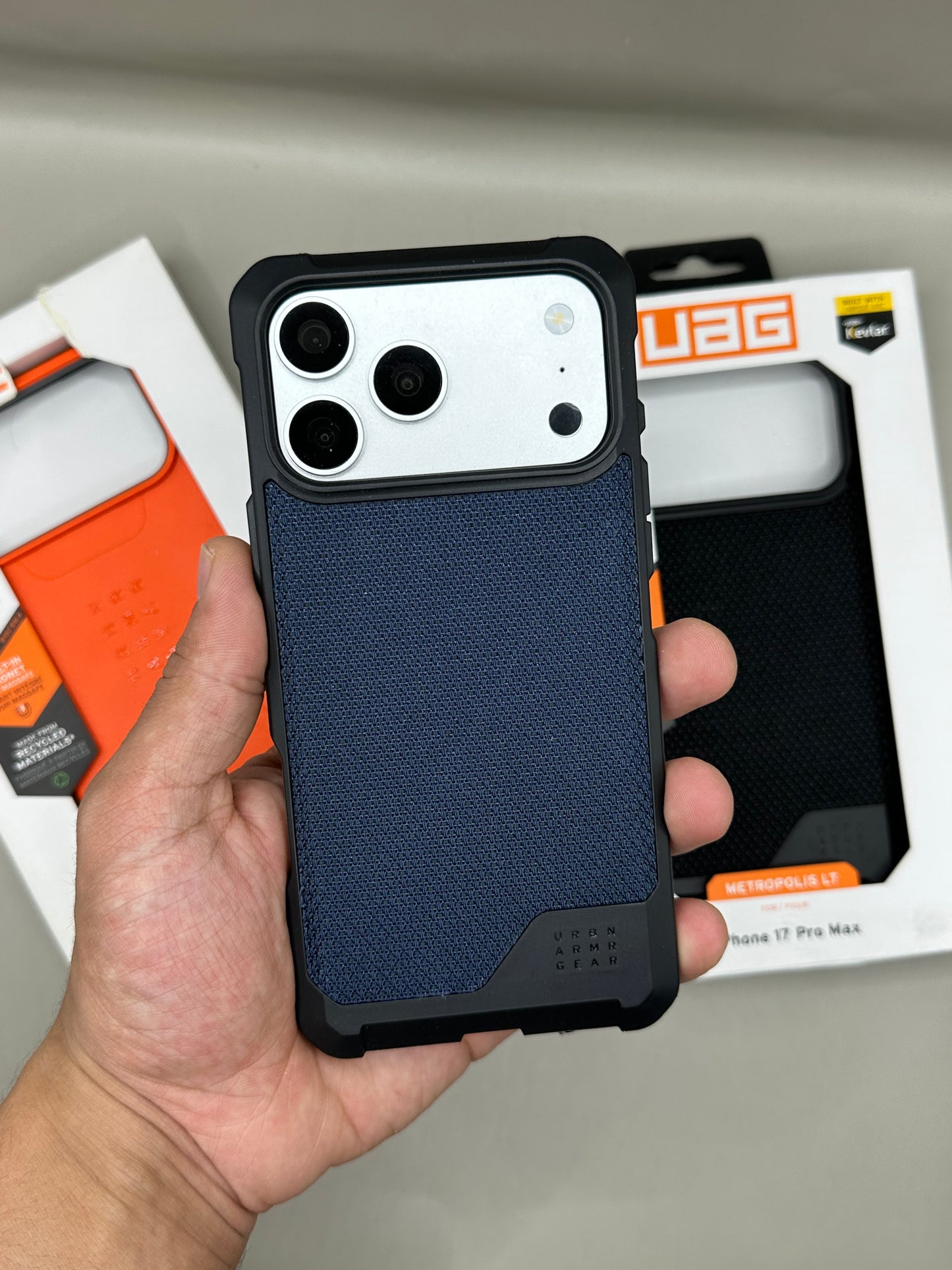 UAG METROPOLIS LT- 17 PRO MAX