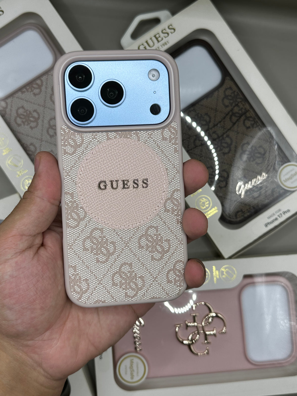 Guess En Tissu 18 Pro
