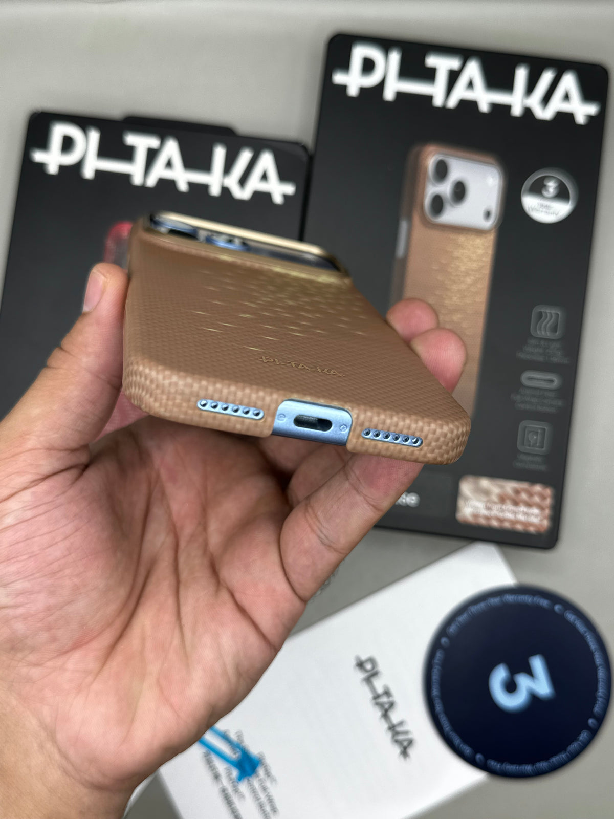 Pitaka UltraSlim 18 Pro Max - Glint of gold