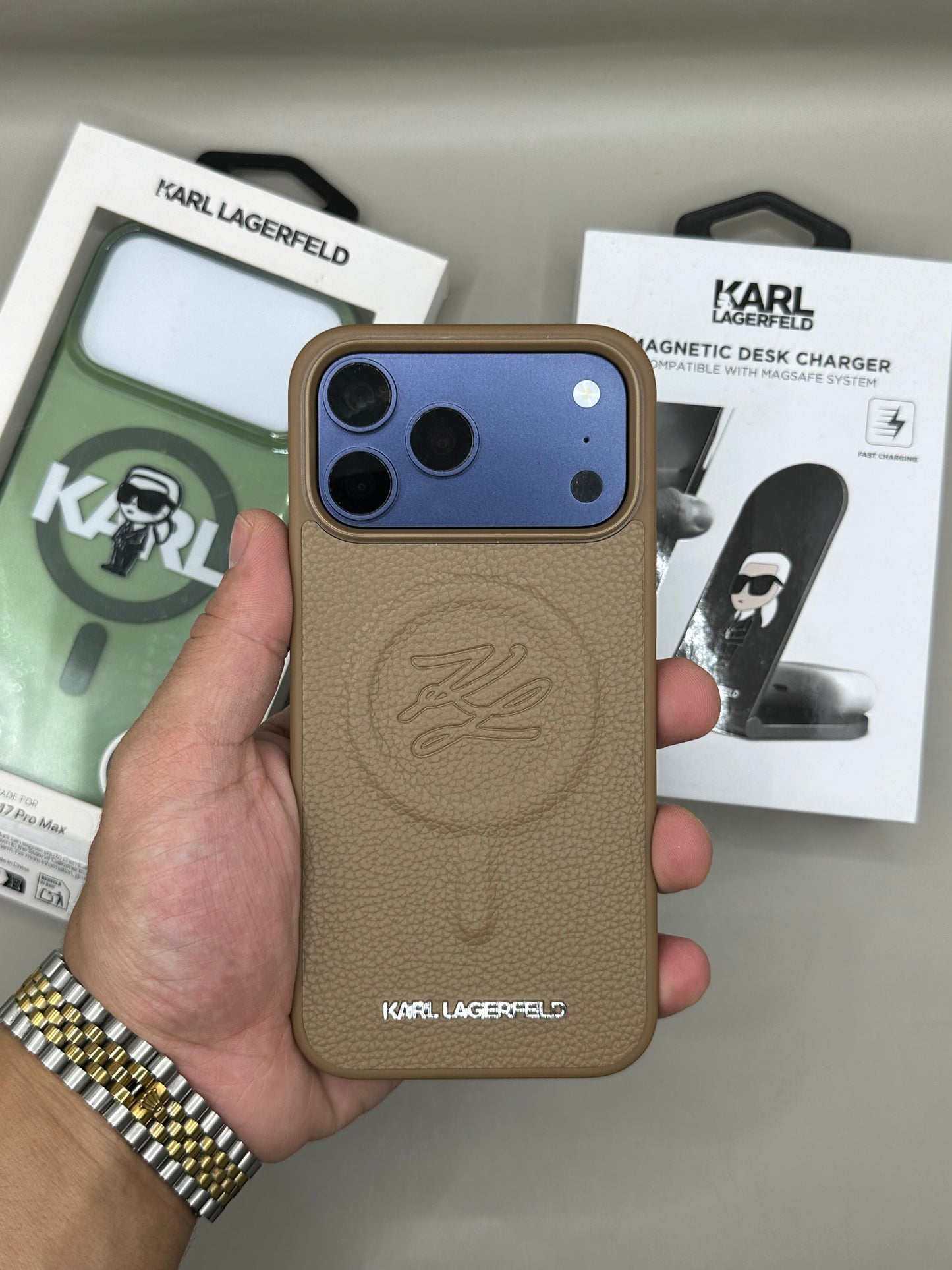 Karl Lagerfeld  17 Pro Max