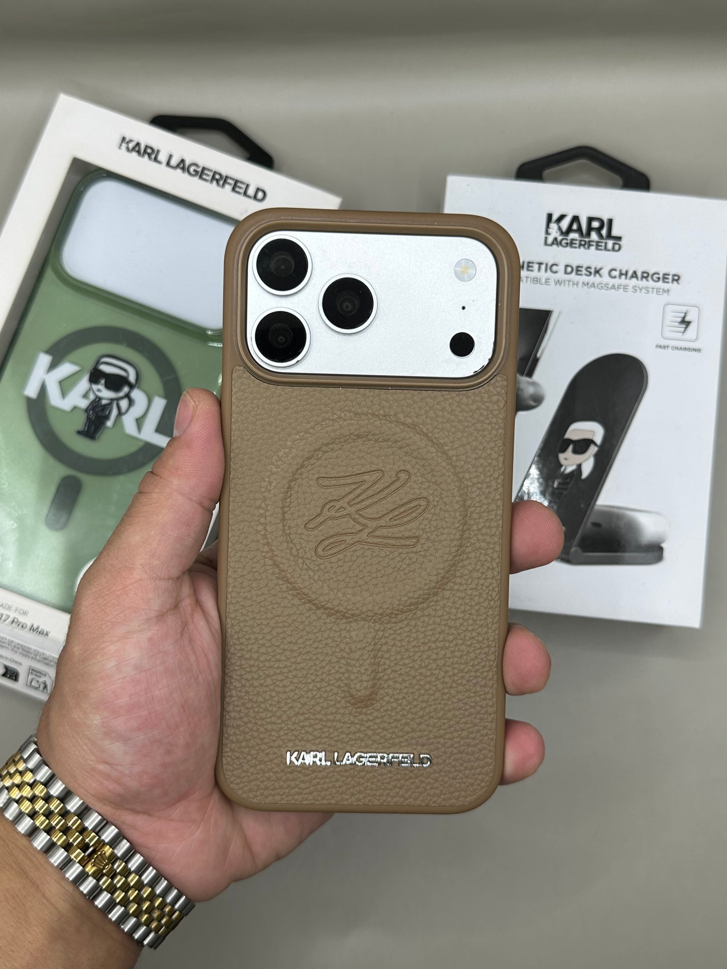 Karl Lagerfeld  17 Pro Max