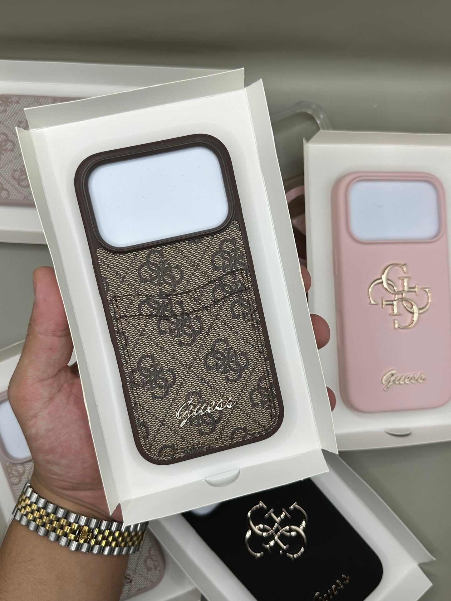 Guess 17 Pro avec Porte Carte