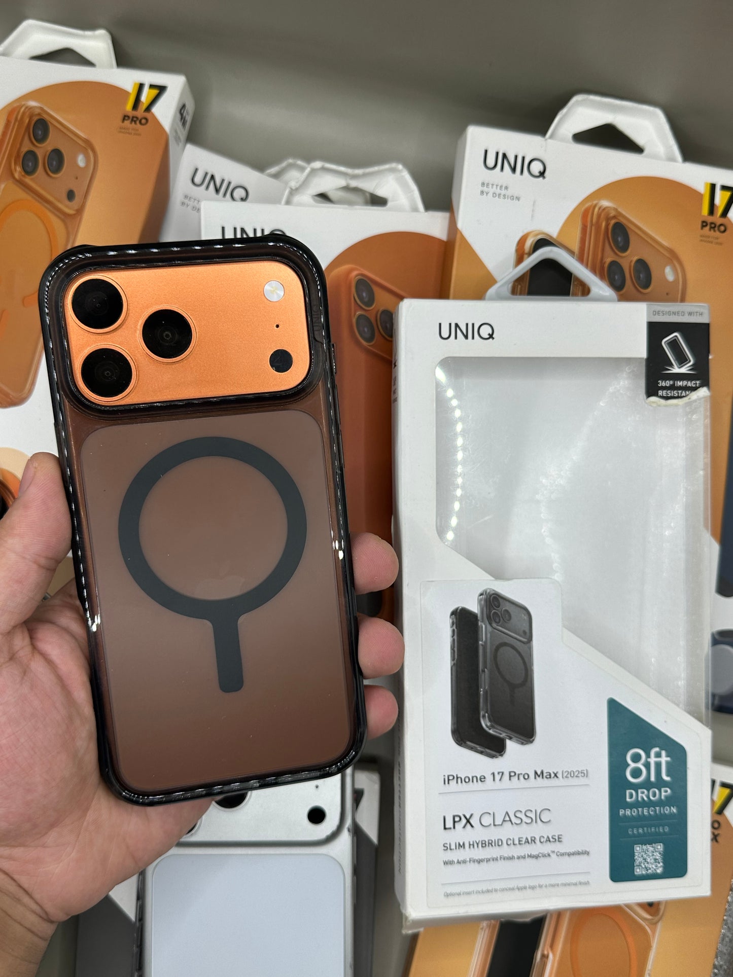 Uniq LPX Classic 17 Pro Max