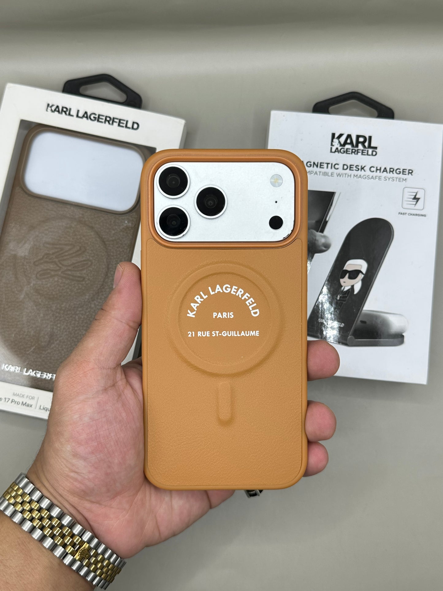 Karl Lagerfeld  17 Pro Max