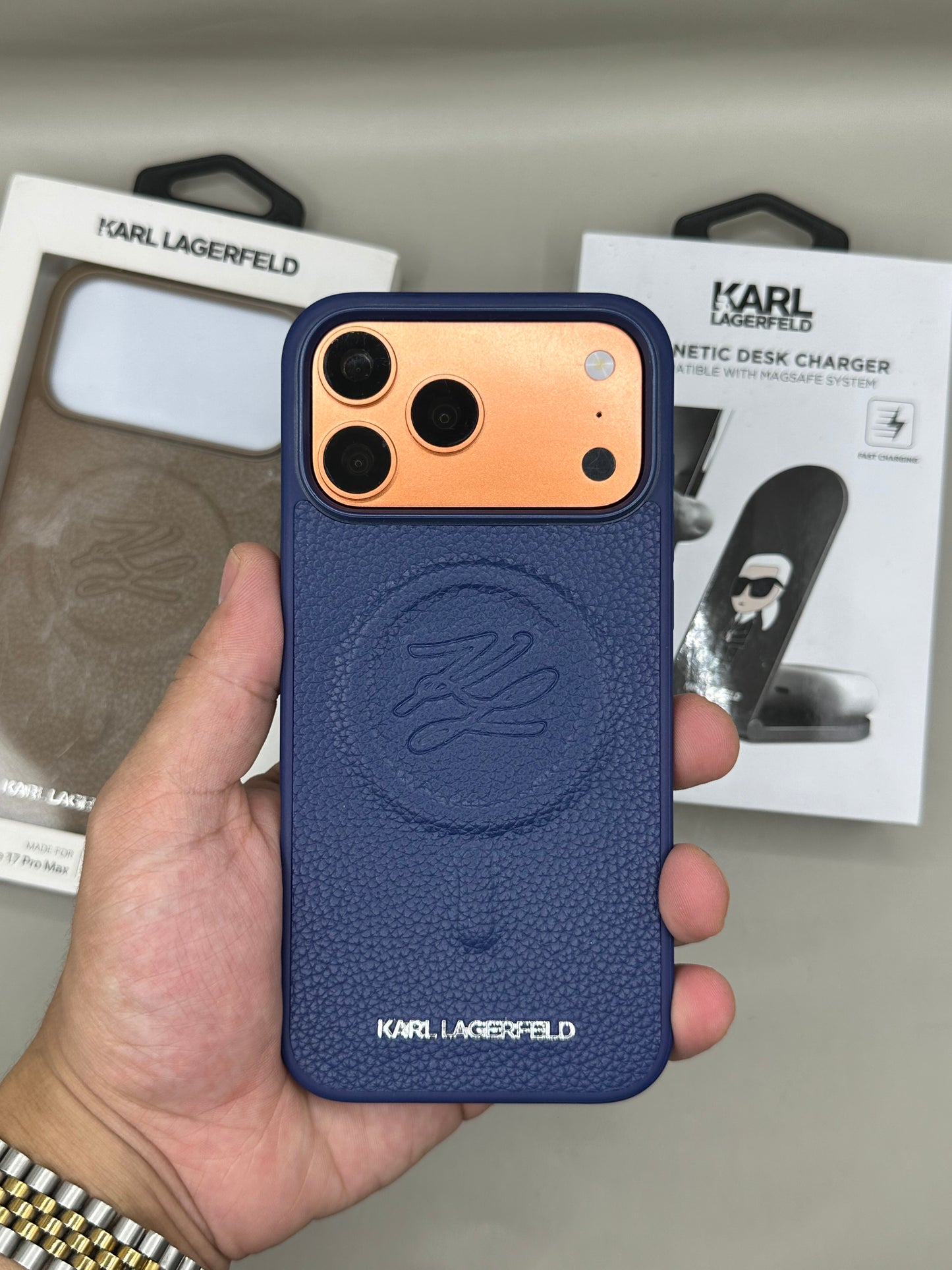 Karl Lagerfeld  17 Pro Max
