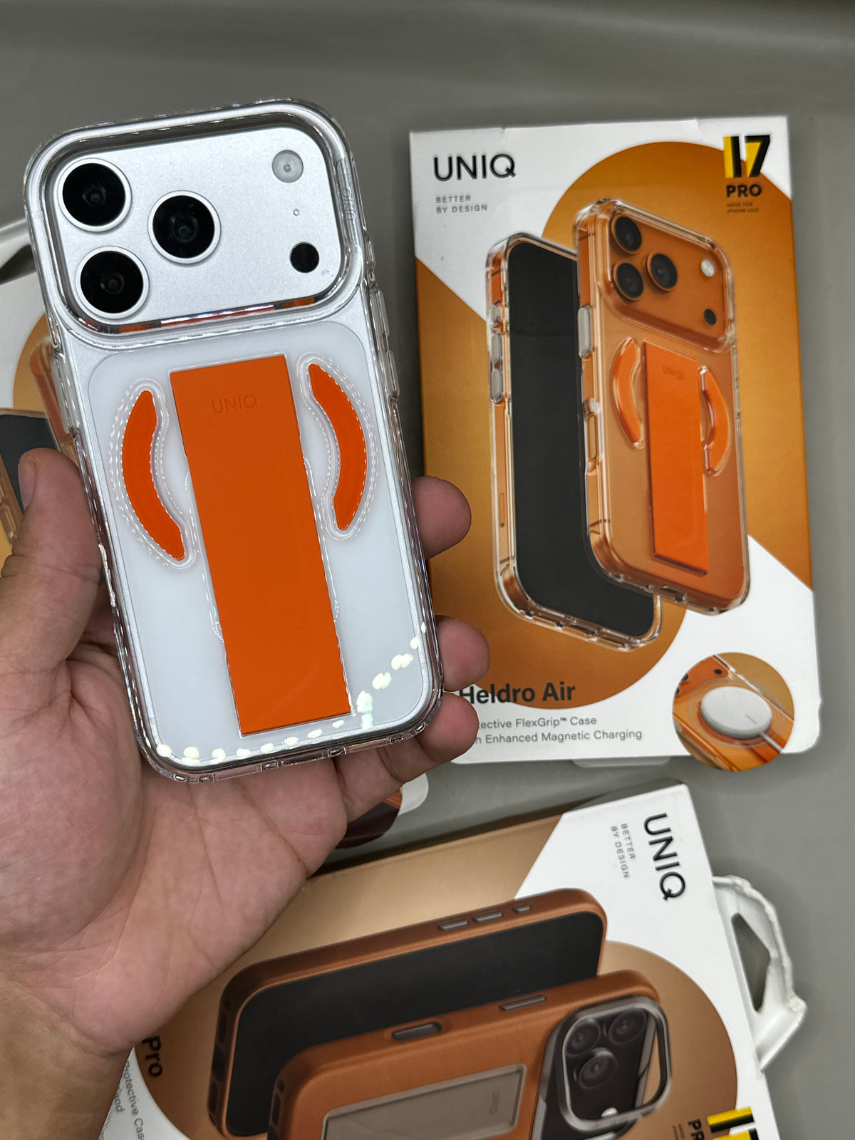 Uniq Heldro Air 17 Pro