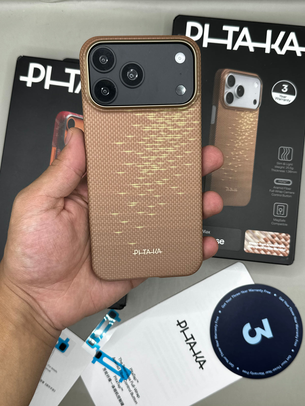 Pitaka UltraSlim 18 Pro Max - Glint of gold