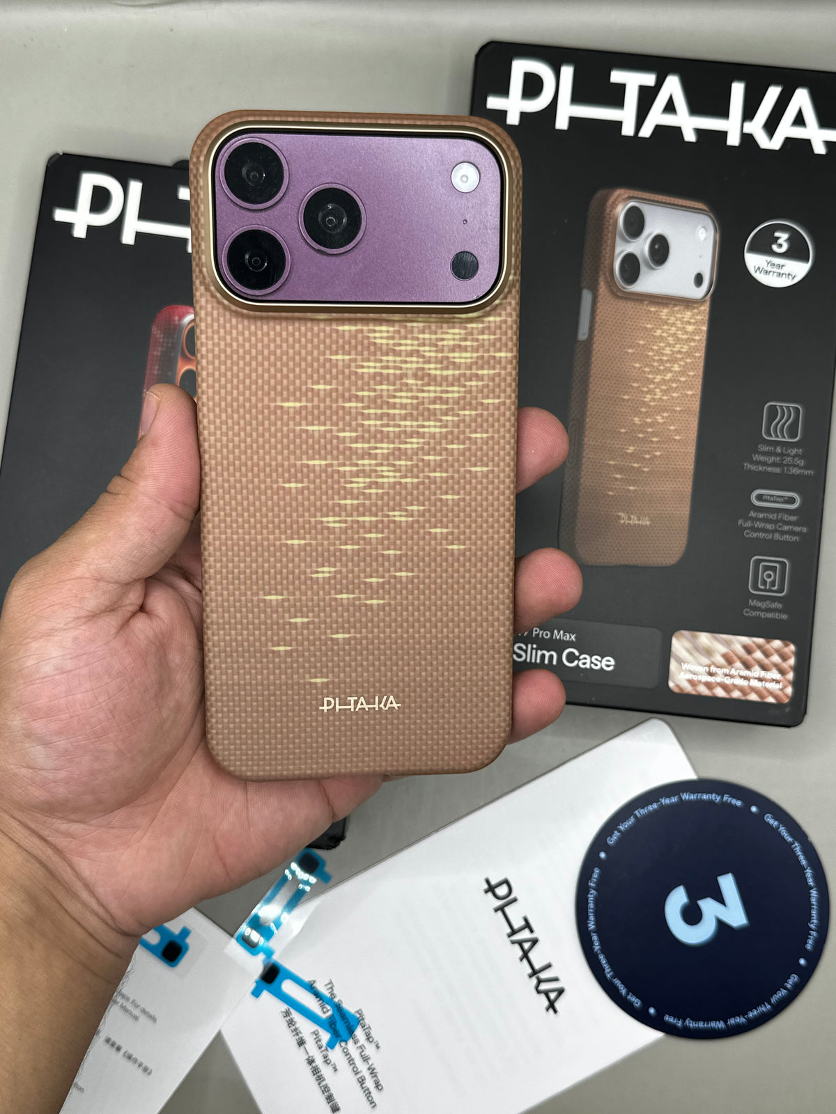 Pitaka UltraSlim 18 Pro Max - Glint of gold