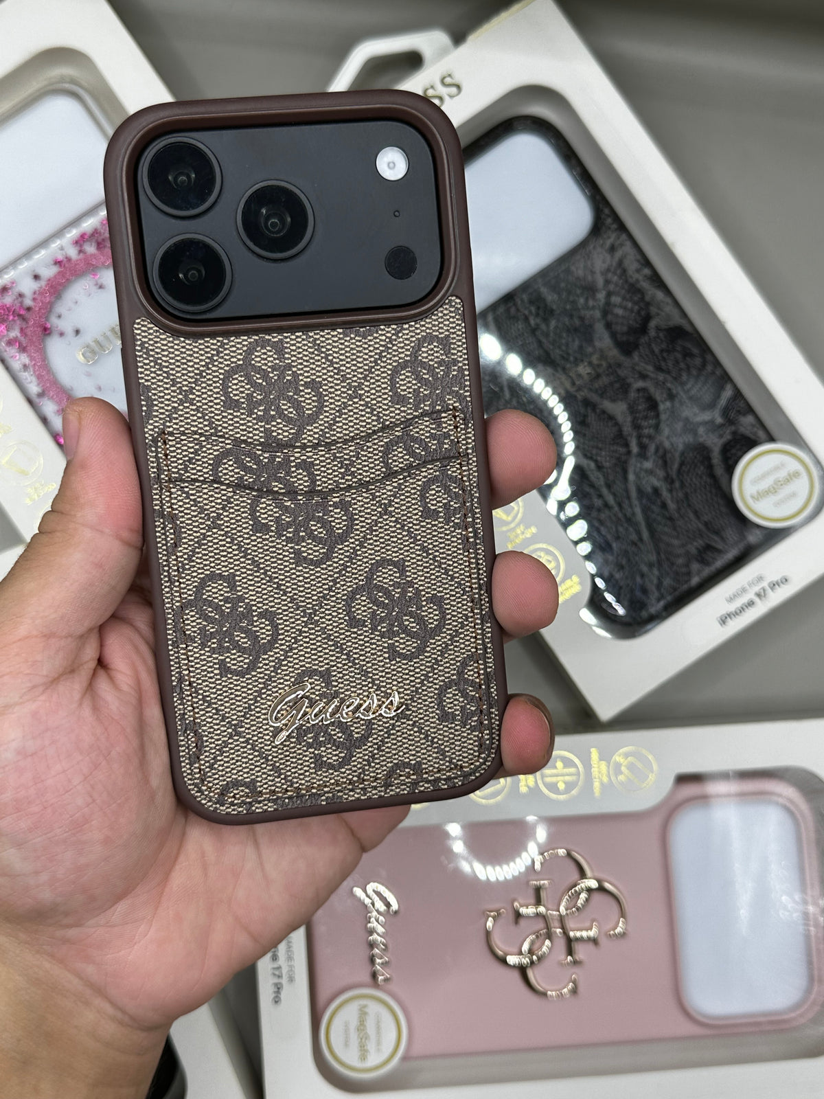 Guess avec Porte Carte 18 Pro