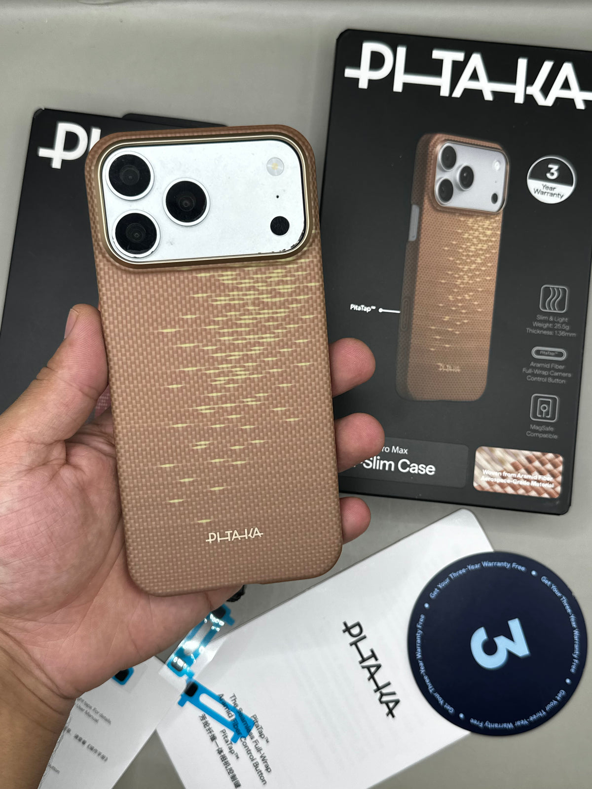 Pitaka UltraSlim 18 Pro Max - Glint of gold