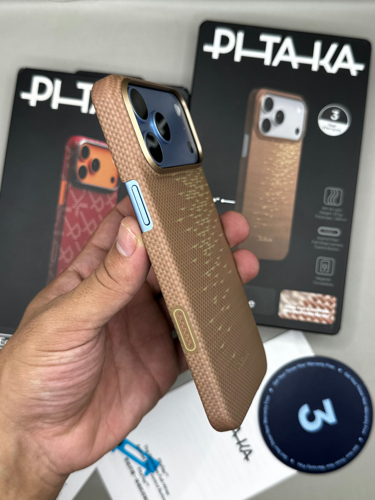 Pitaka UltraSlim 18 Pro Max - Glint of gold