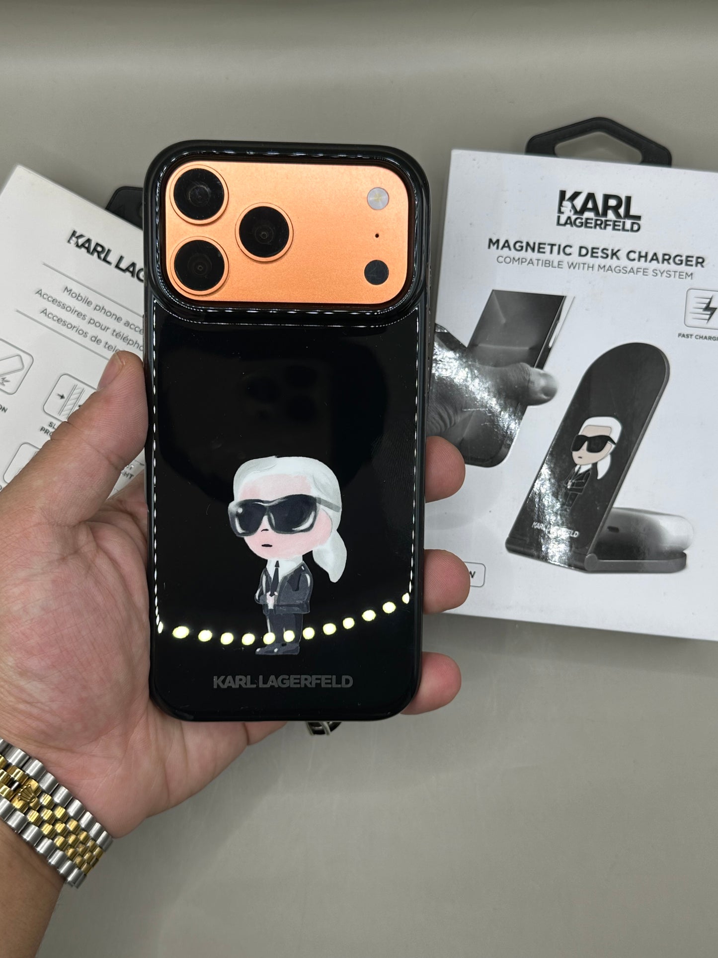 Karl Lagerfeld  17 Pro Max