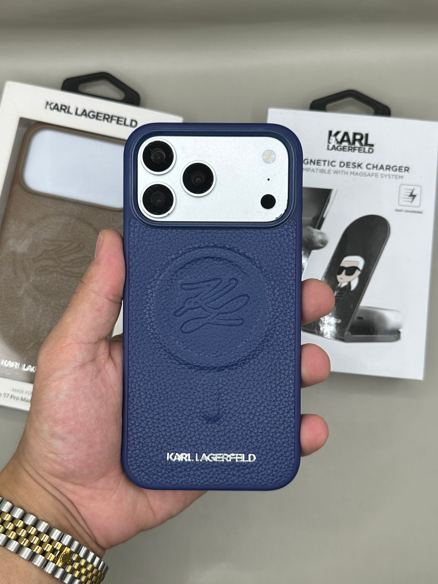 Karl Lagerfeld  17 Pro Max