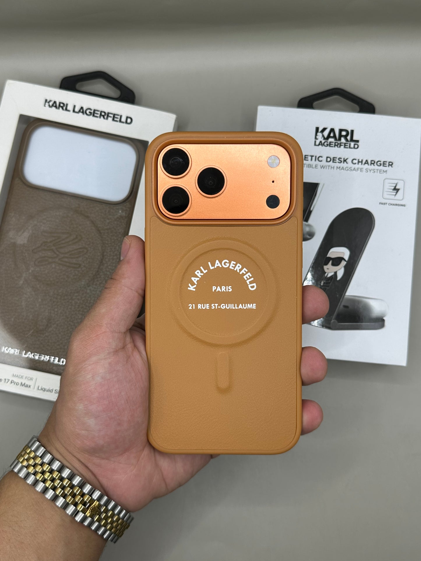 Karl Lagerfeld  17 Pro Max