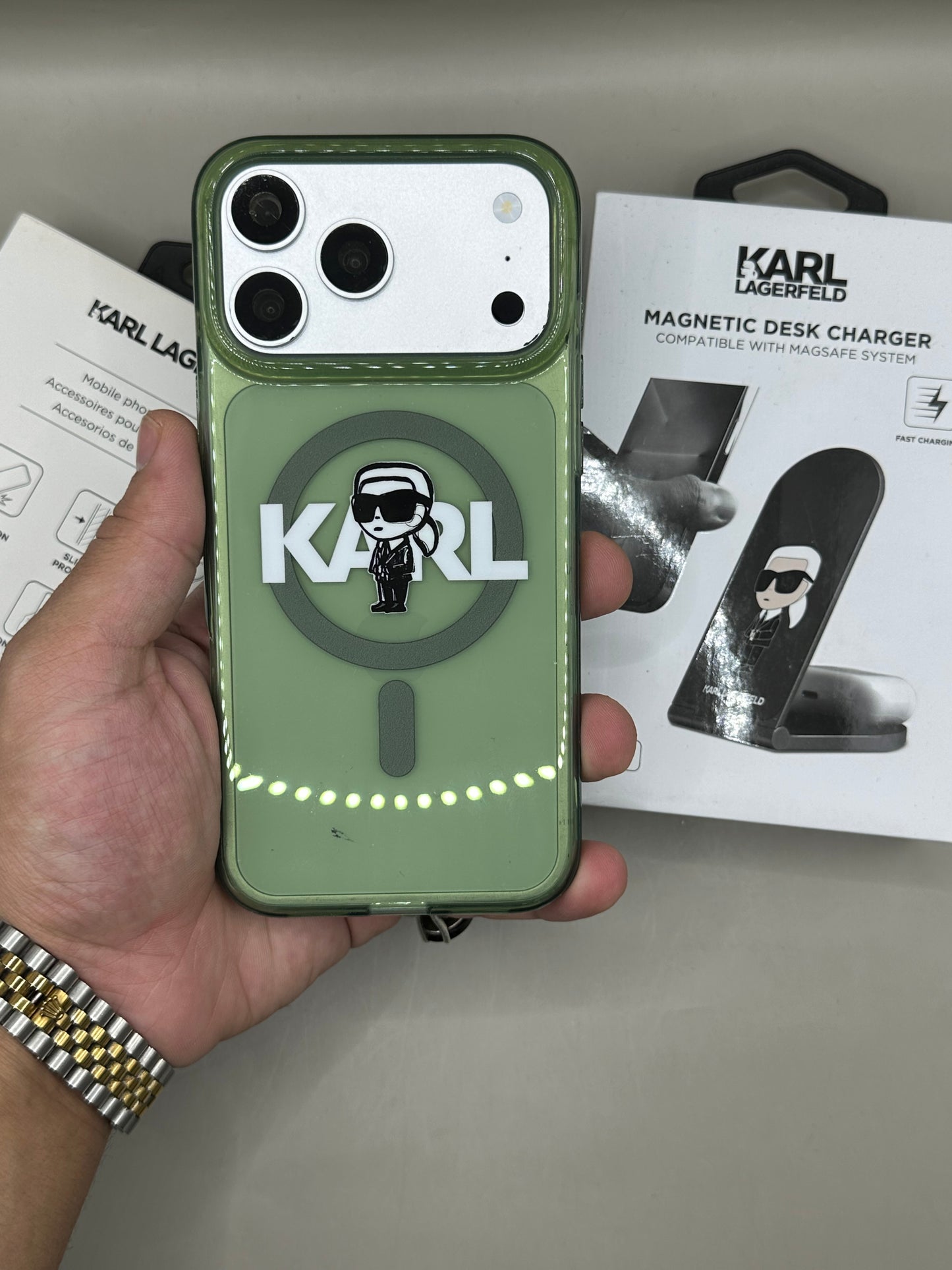 Karl Lagerfeld  17 Pro Max