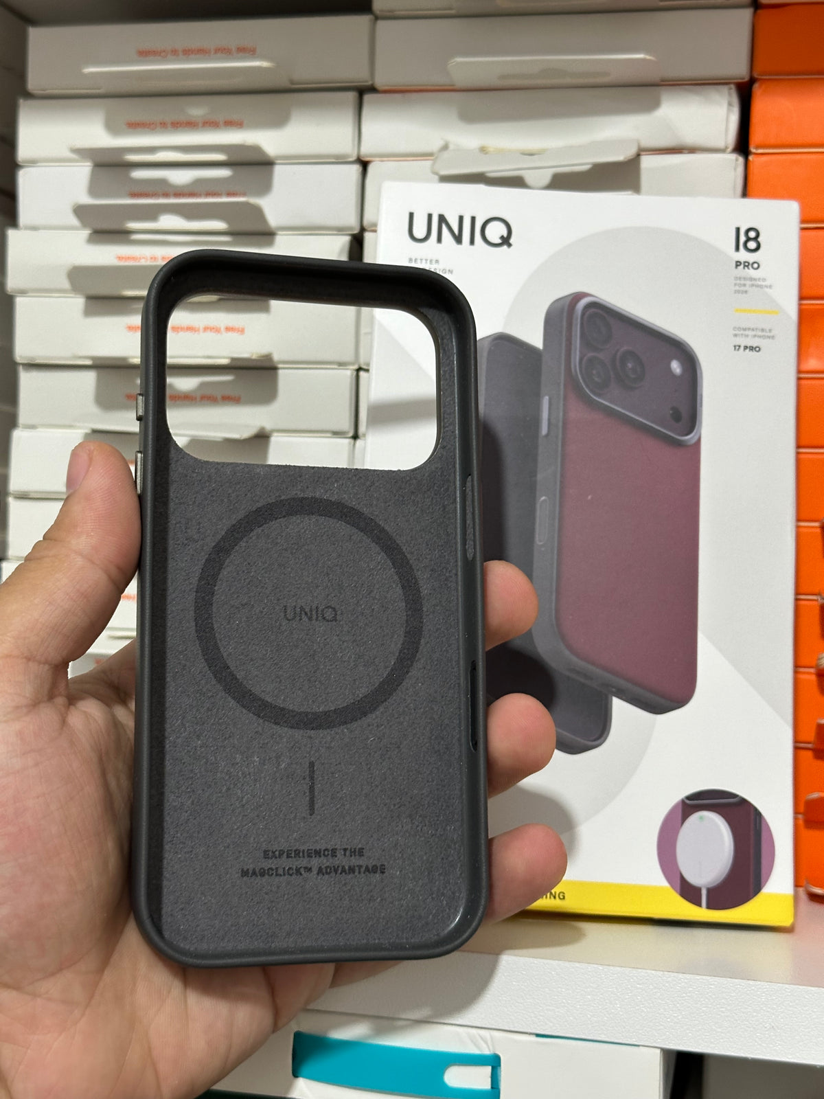 Uniq Lyden Cuir 18 Pro