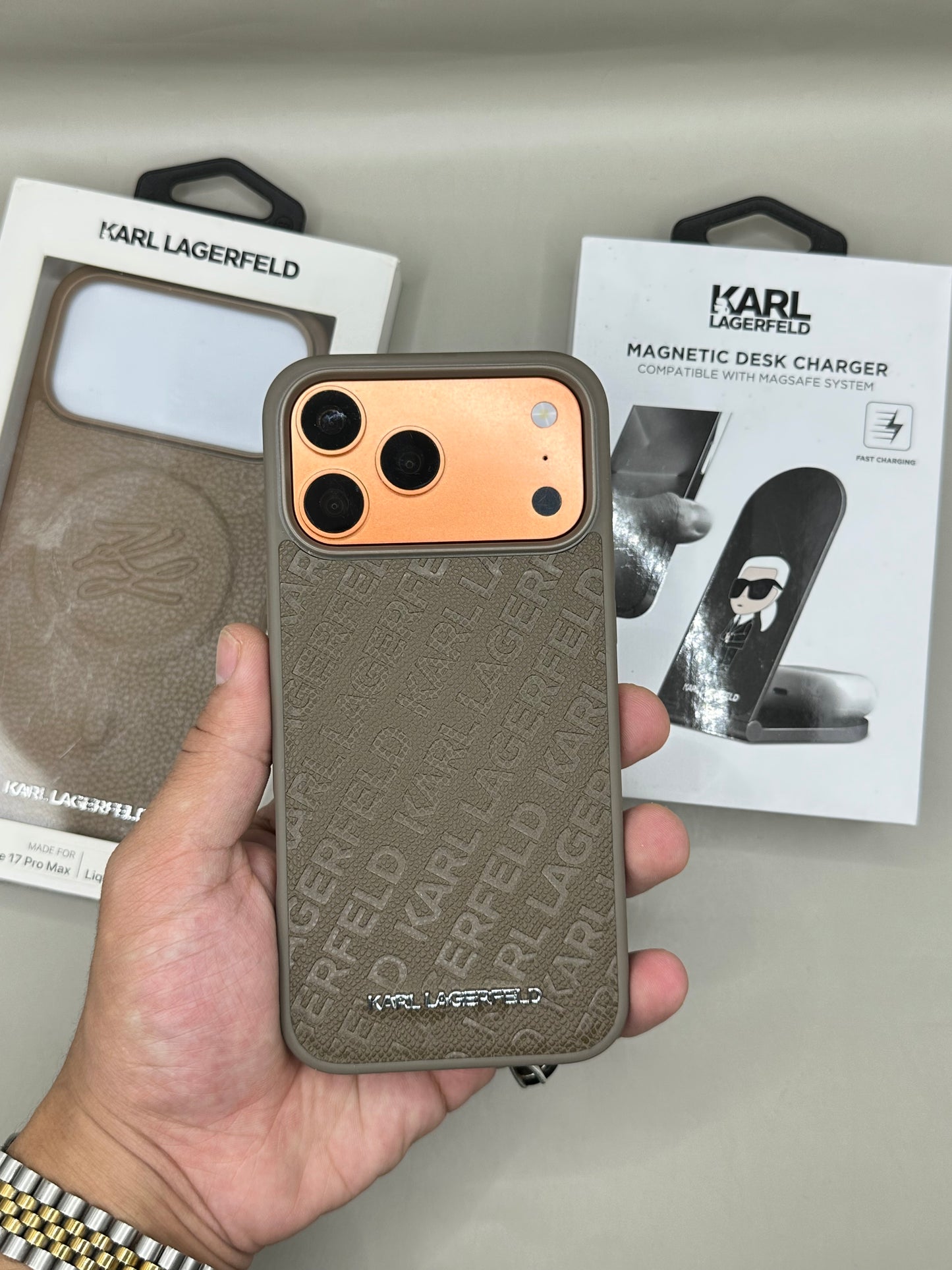 Karl Lagerfeld  17 Pro Max