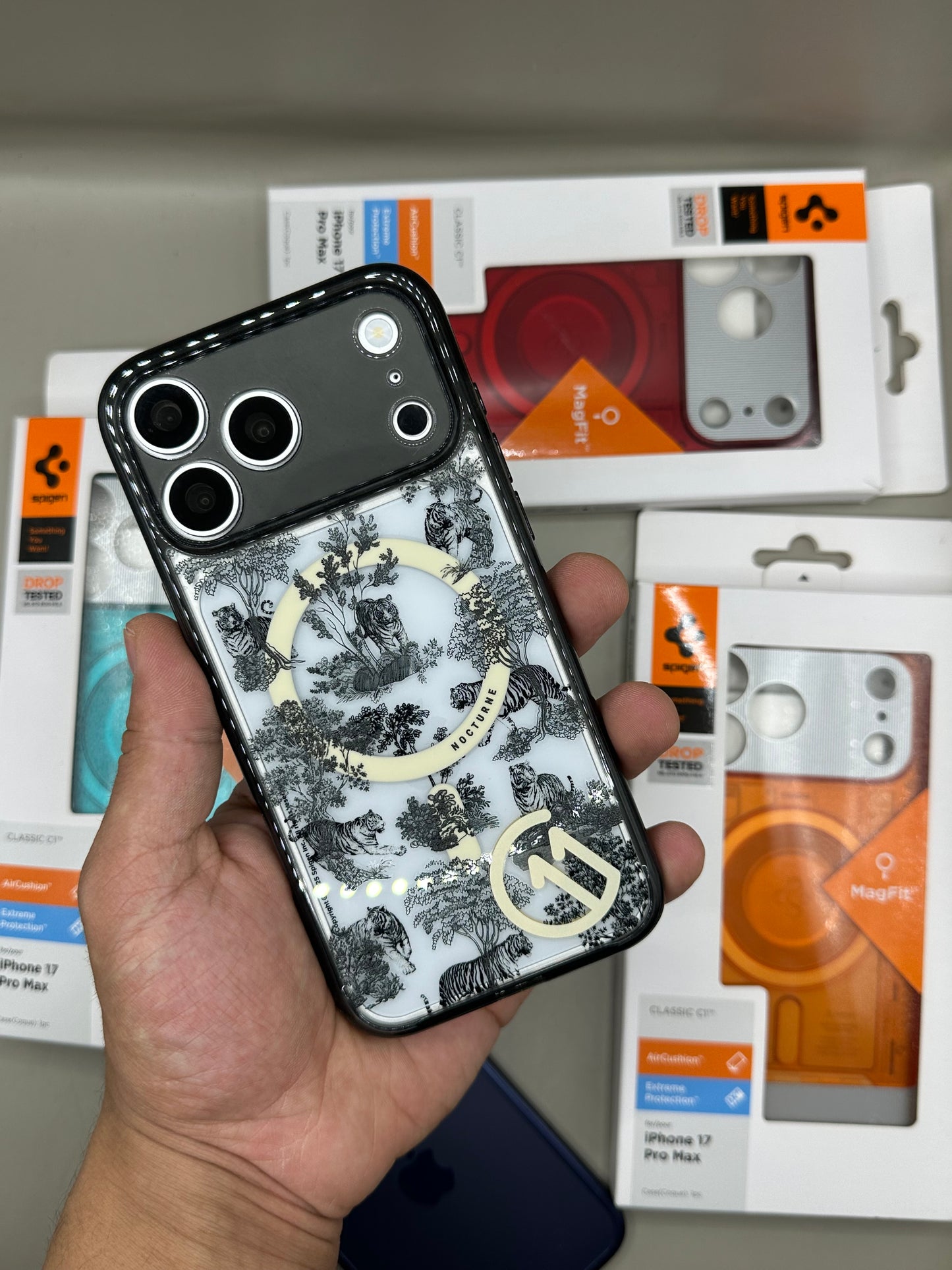 SPIGEN C11 17 PRO MAX