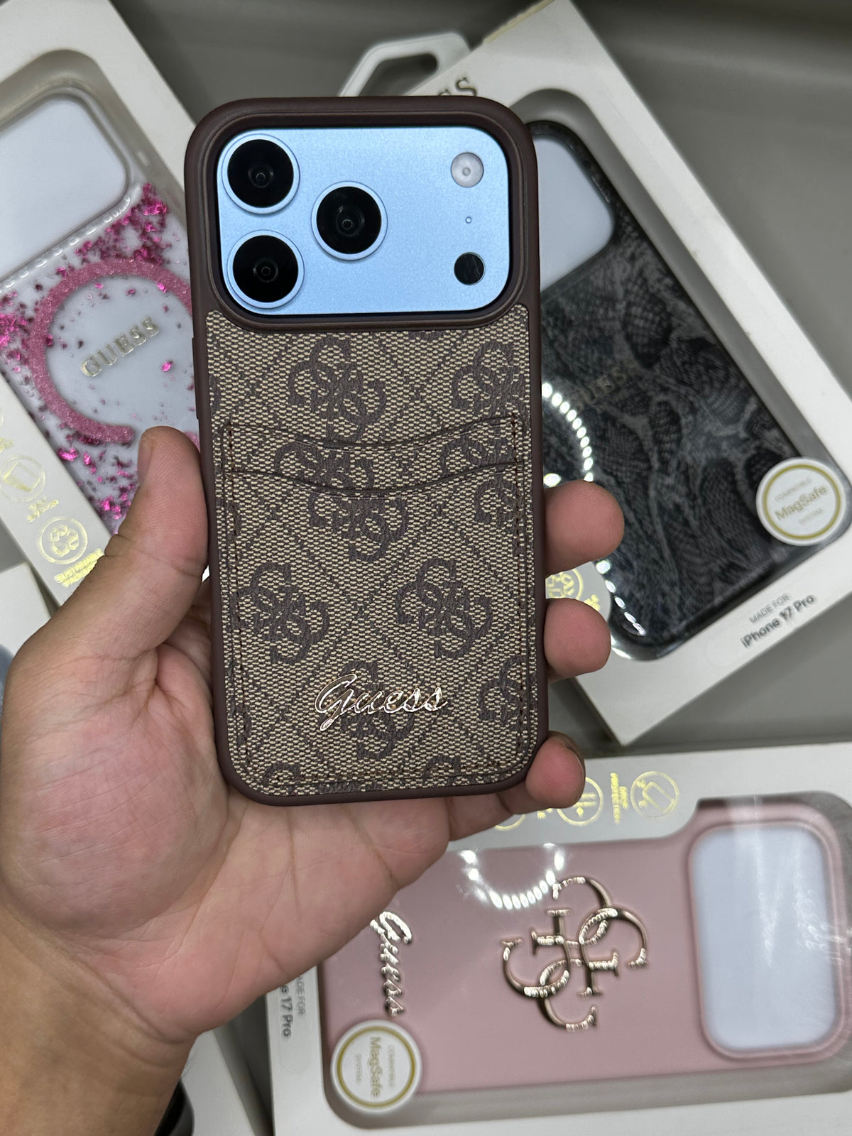 Guess avec Porte Carte 18 Pro