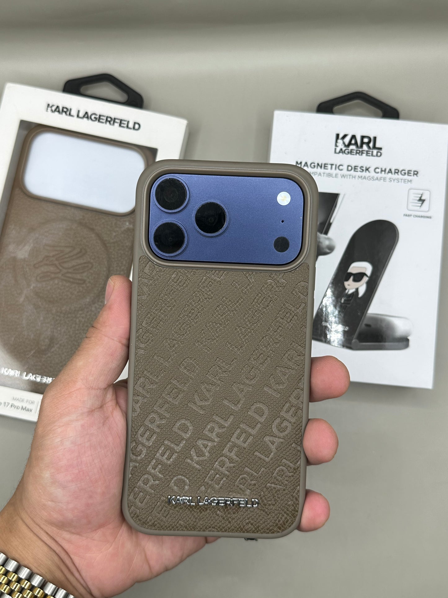 Karl Lagerfeld  17 Pro Max