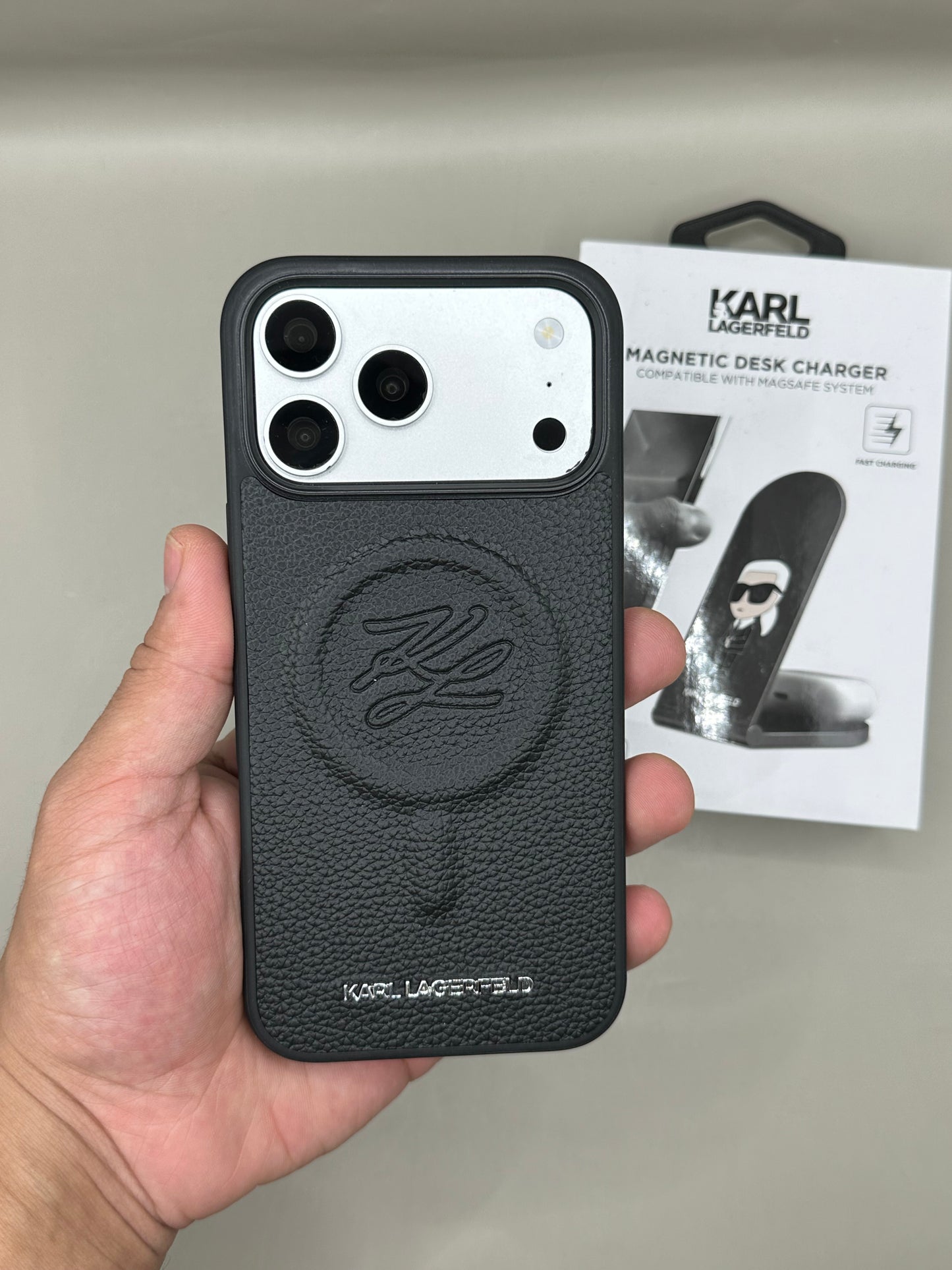 Karl Lagerfeld  17 Pro Max