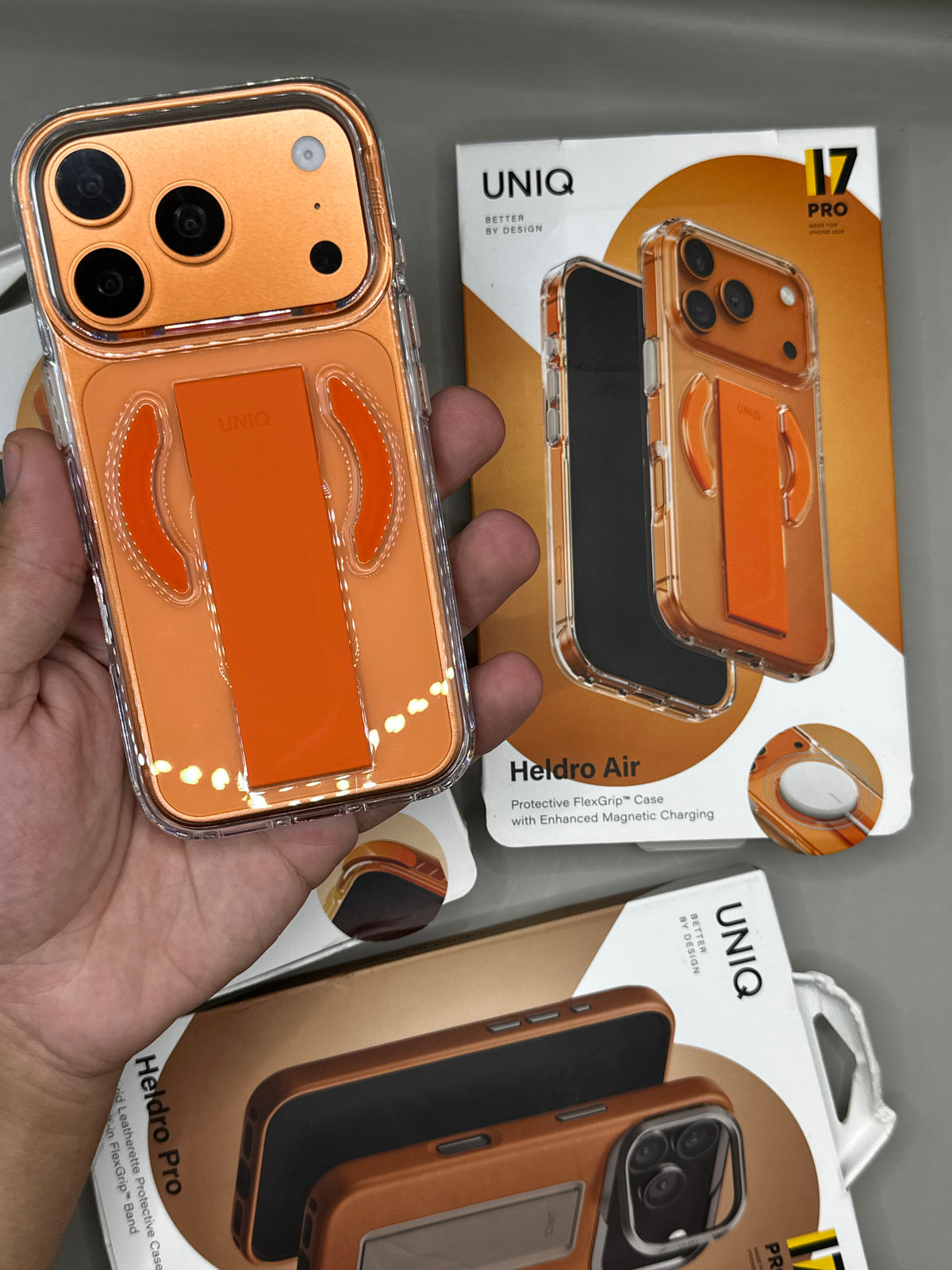 Uniq Heldro Air 17 Pro