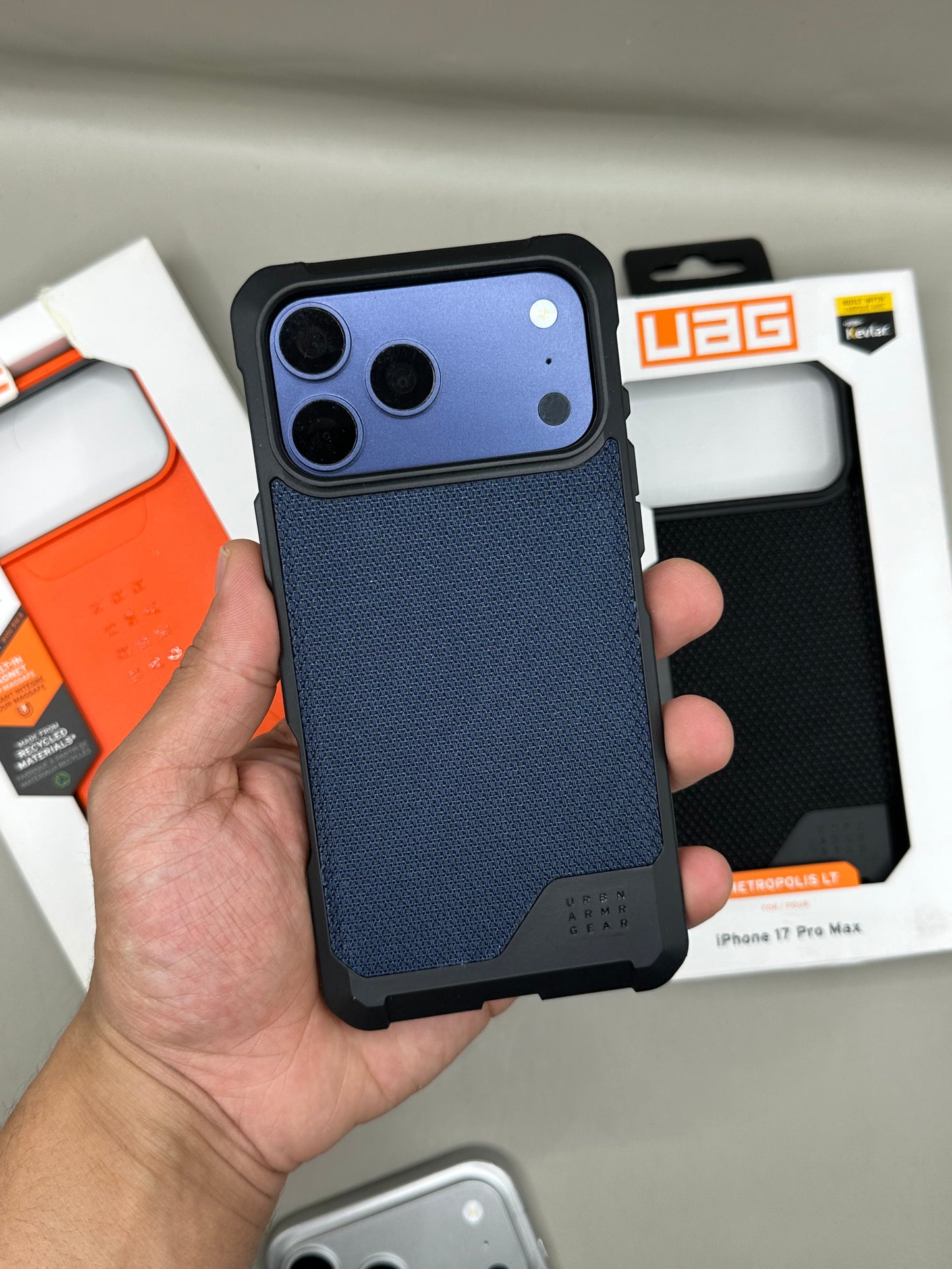 UAG METROPOLIS LT- 17 PRO MAX