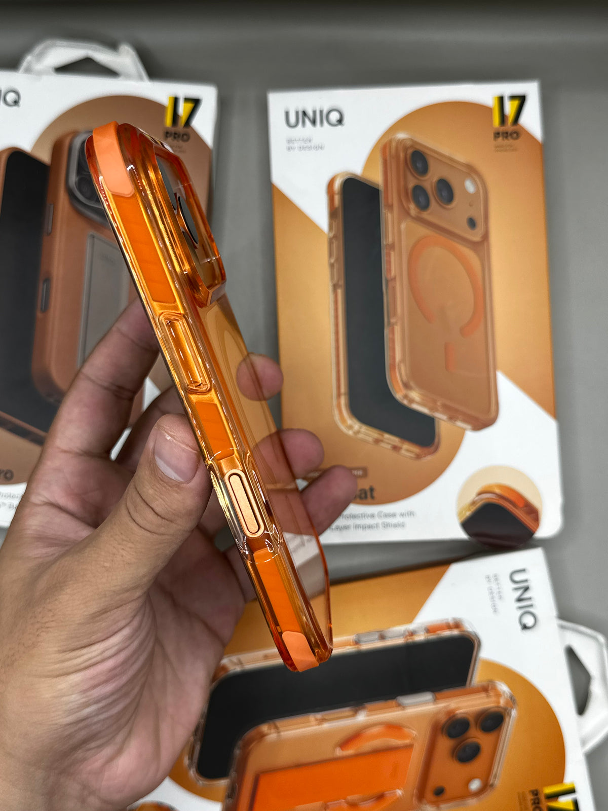 Uniq Combat 17 Pro 6.3 inch