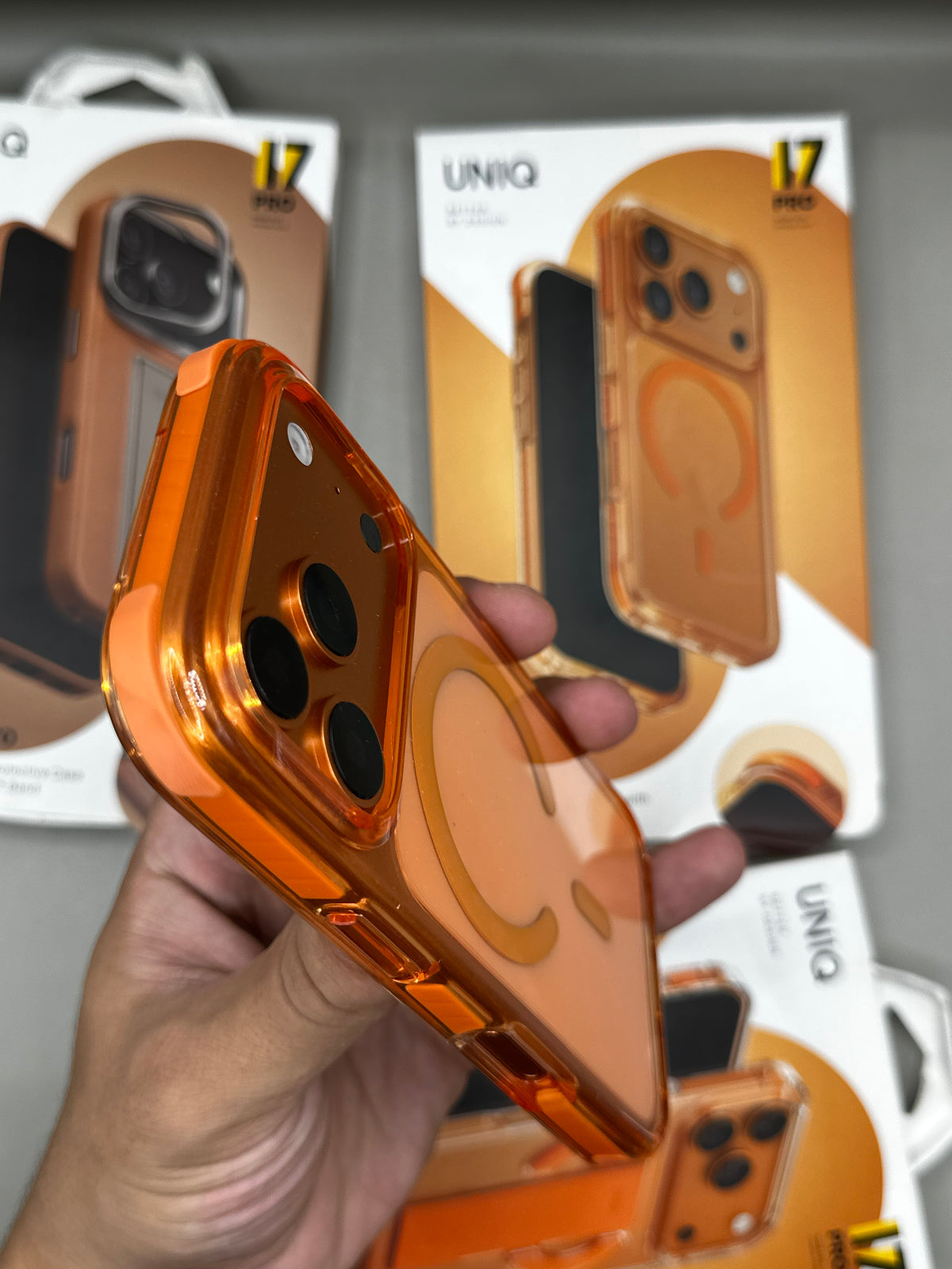 Uniq Combat 17 Pro 6.3 inch