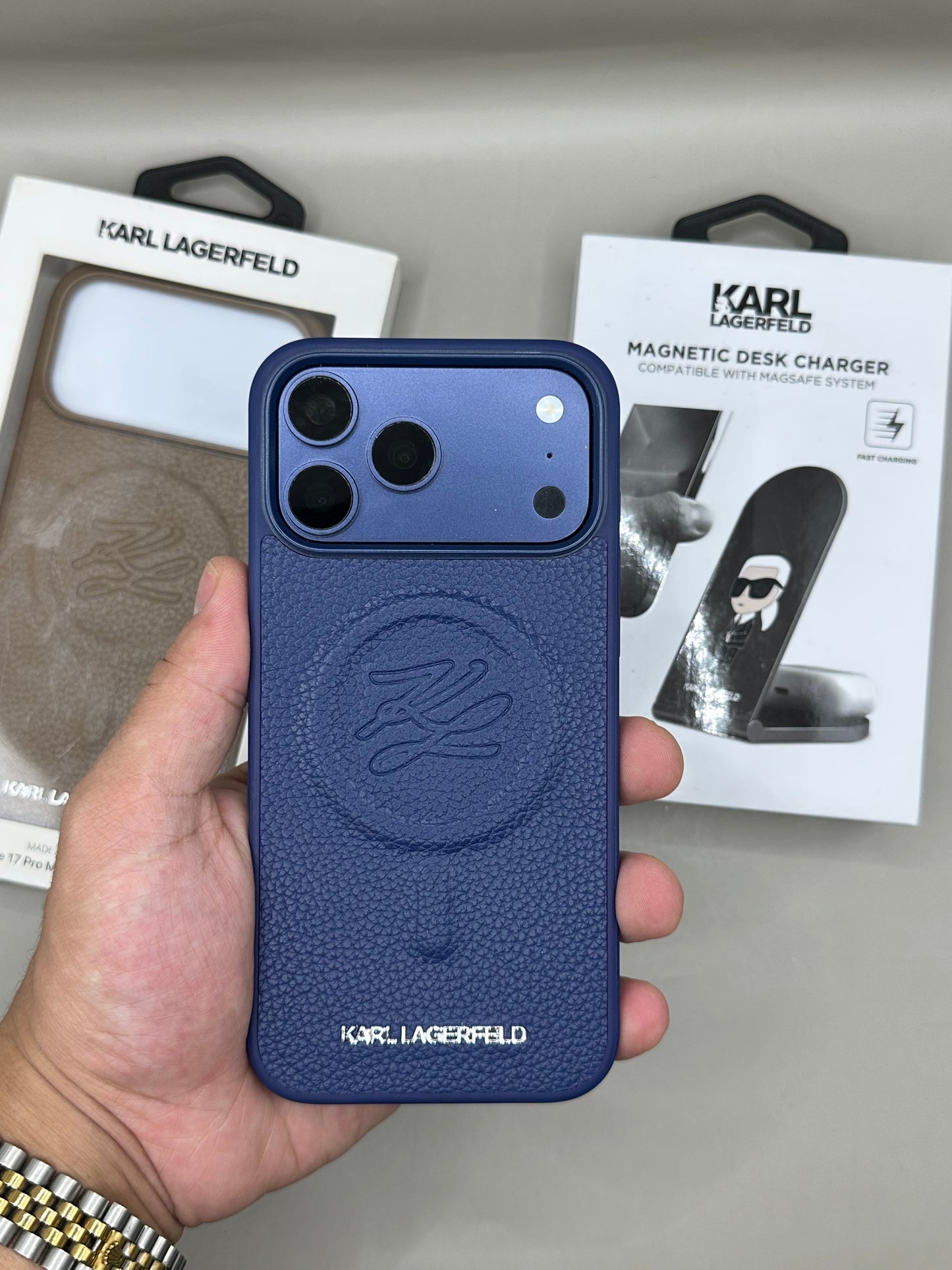 Karl Lagerfeld  17 Pro Max
