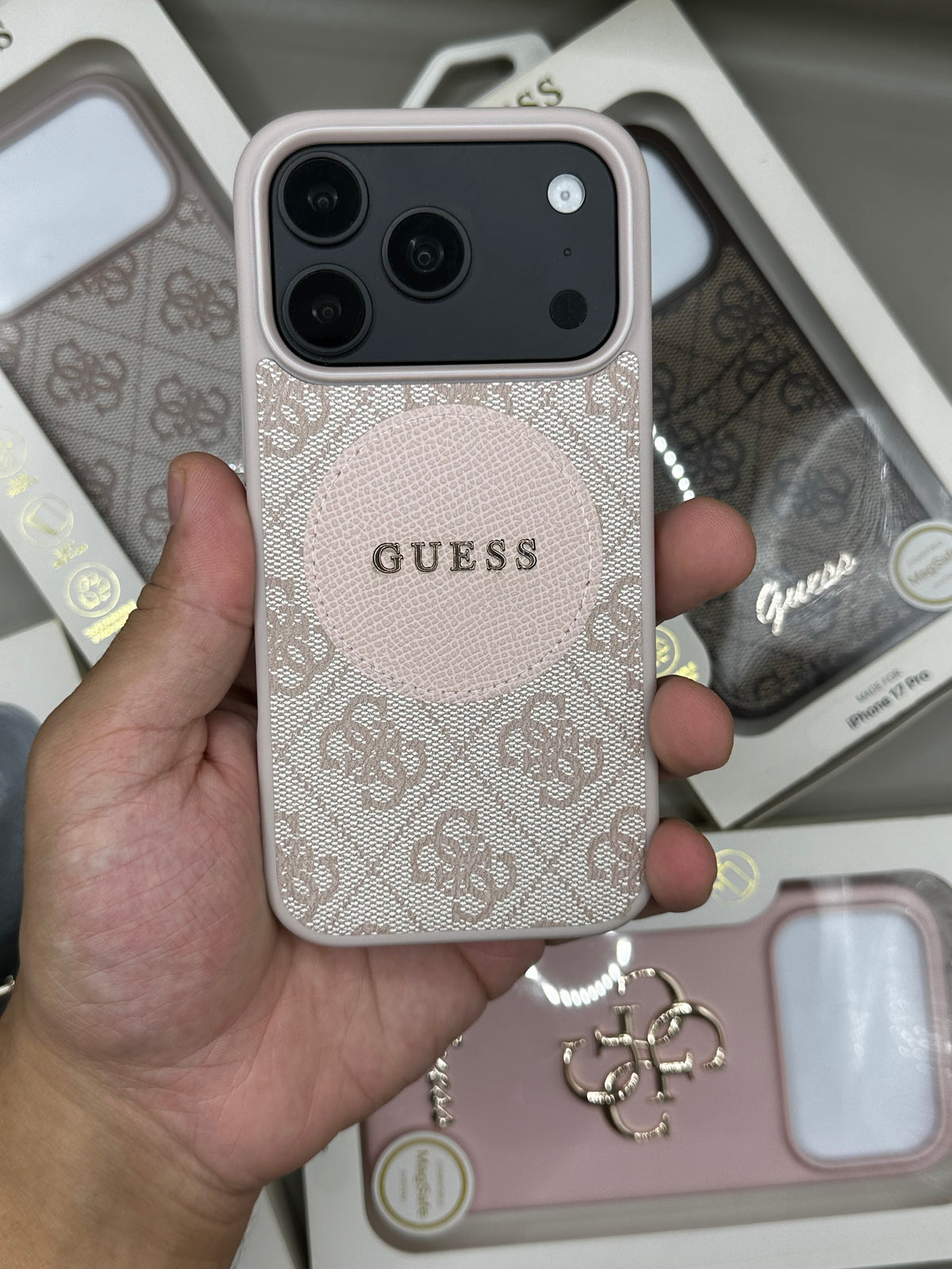 Guess En Tissu 18 Pro